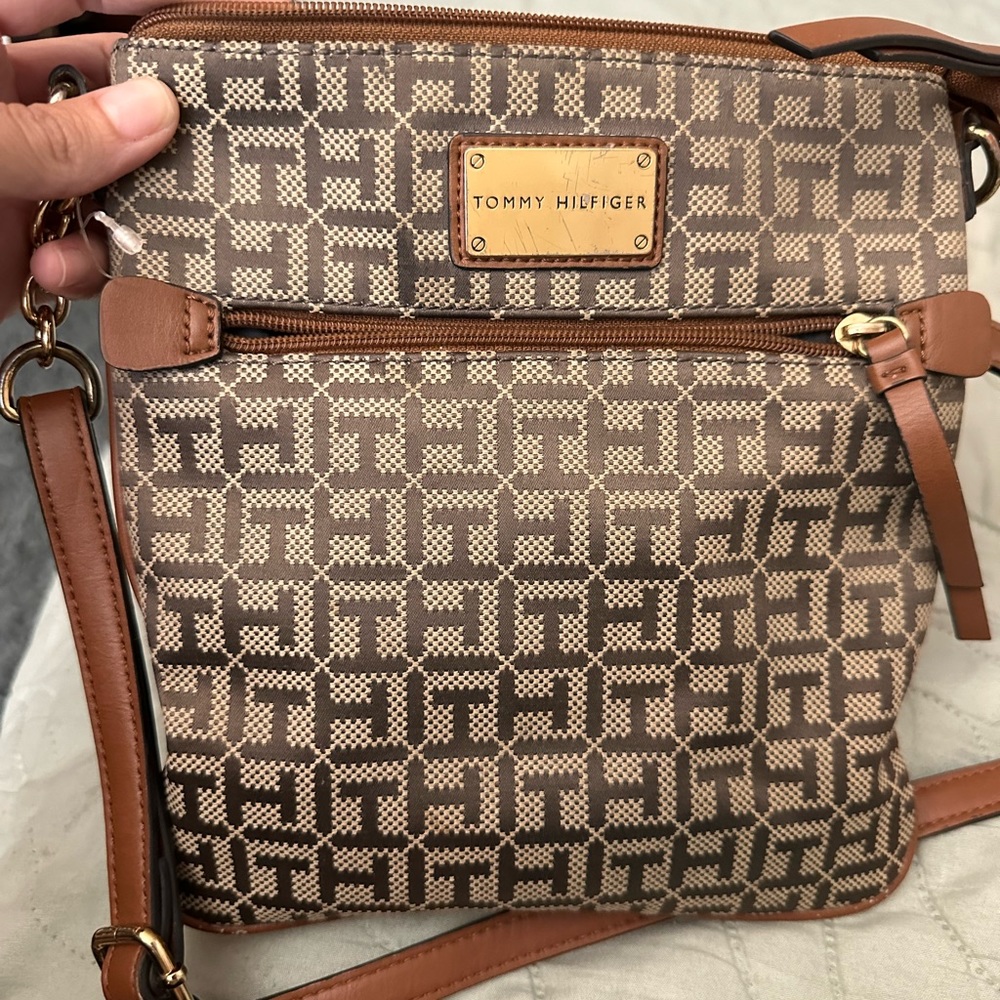 Tommy Hilfigure Crossbody